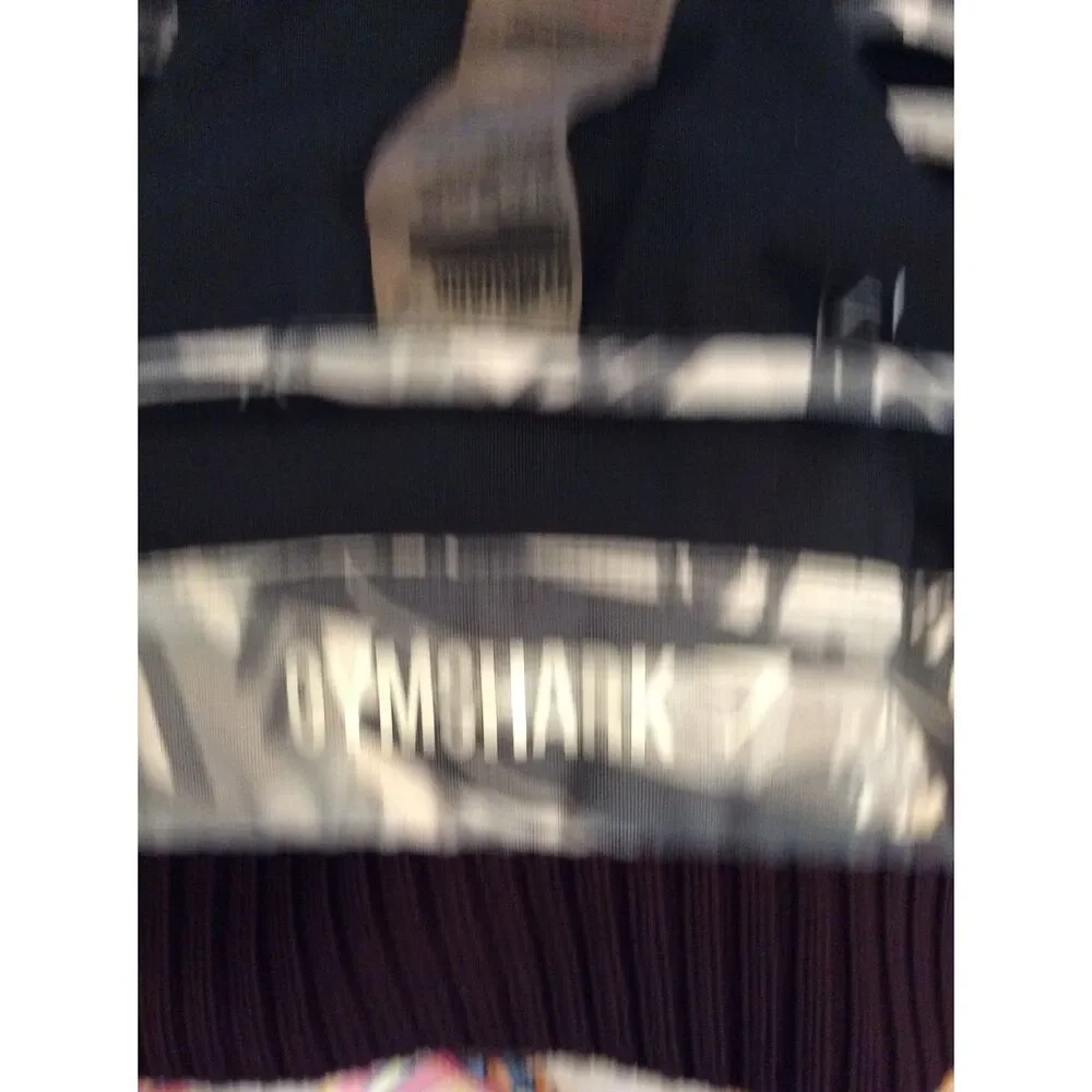 Gymshark Cropped Sports Bra Size Medium M Black Gray White floral Front Open